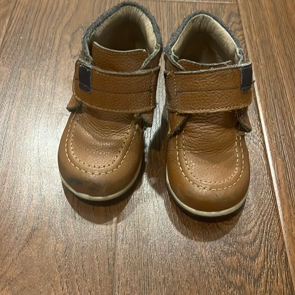 Leather walking shoe/boot